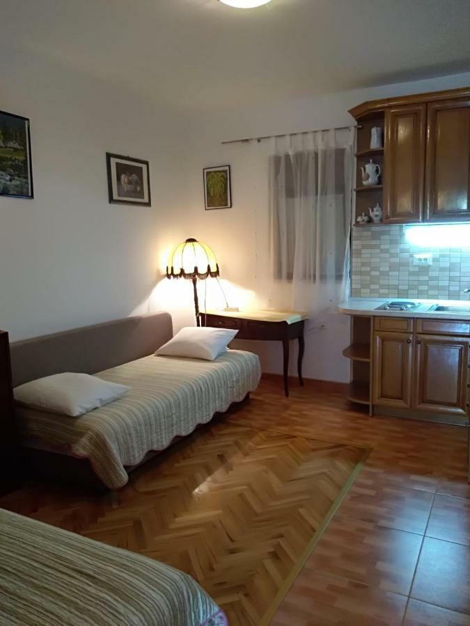 מאקרסקה Apartmani Smiljana מראה חיצוני תמונה